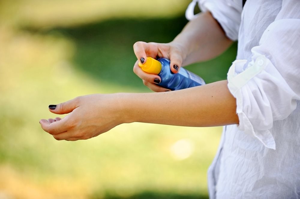 woman applying sunscreen to her arm